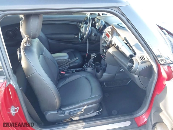 2015 MINI Cooper Hardtop with VIN WMWXM5C59FT938820, listed as a IAAI auction lot 41707992 with 135,545 mi miles. Bid and sale history available at carsss.com. Image 5.