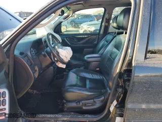 2004 Ford Escape Limited with VIN 1FMCU04184KA70257, listed as a Copart auction lot 89130575 with 186,430 mi miles and Salvage Title. Bid and sale history available at carsss.com. Image 7.