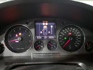 2004 Volkswagen Phaeton V8 z VIN WVWAF63D148009799, wystawiony jako Copart lot #84174554 z przebiegiem 130 548 mil mil oraz Szkody całkowita. Historia ofert i sprzedaży dostępna na DreamBid. Obrazek 9.