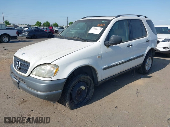 1998 Mercedes-Benz M 320/430/500 with VIN 4JGAB54E5WA045239, listed as a IAAI auction lot 42421933 with 174,208 mi miles and . Bid and sale history available at DreamBid. Image 2.