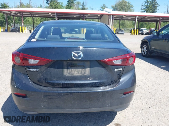 2015 Mazda 3 i Sport z VIN JM1BM1U74F1239306, wystawiony jako IAAI lot #42353133 z przebiegiem 150 051 mil mil oraz . Historia ofert i sprzedaży dostępna na DreamBid. Obrazek 16.