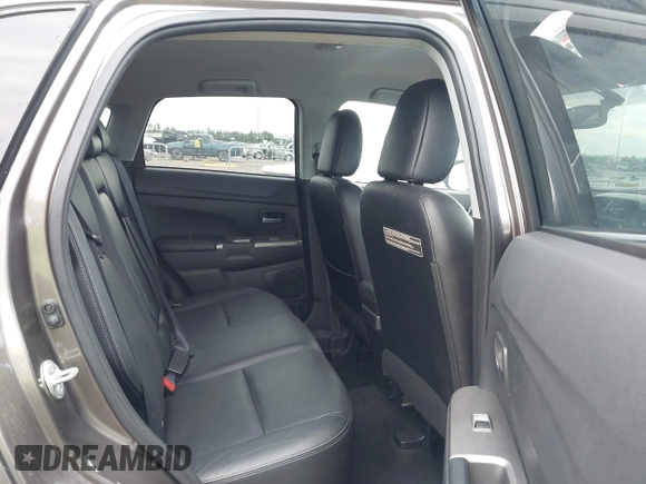2018 Mitsubishi Outlander SEL z VIN JA4AP4AW4JU018385, wystawiony jako IAAI lot #42460235 z przebiegiem 83 910 mil mil oraz . Historia ofert i sprzedaży dostępna na DreamBid. Obrazek 8.