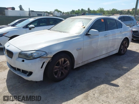 2012 BMW 5 Series 528i z VIN WBAXG5C53CDY29864, wystawiony jako IAAI lot #42339300 z przebiegiem Nie podano mil oraz . Historia ofert i sprzedaży dostępna na DreamBid. Obrazek 2.