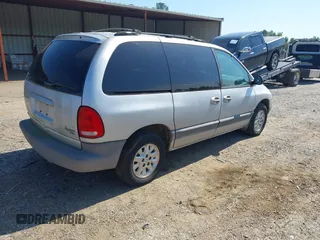 2000 Plymouth Voyager z VIN 2P4GP45G5YR537211, wystawiony jako IAAI lot #42302745 z przebiegiem 278 233 mil mil oraz . Historia ofert i sprzedaży dostępna na DreamBid. Obrazek 4.