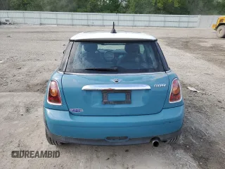 2010 MINI Hardtop z VIN WMWMF3C55ATZ21524, wystawiony jako Copart lot #57141035 z przebiegiem 155 043 mil mil oraz Nie do naprawy • Non repairable. Historia ofert i sprzedaży dostępna na DreamBid. Obrazek 6.