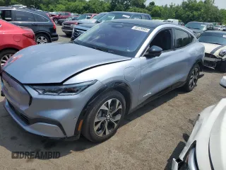 2022 Ford Mustang Mach-E Premium с VIN 3FMTK3SS2NMA17406, выставлен на аукционе Copart как лот 60129565 с пробегом 28 940 миль миль и Списание • Salvage title. История ставок и продаж доступна на DreamBid. Изображение 1.