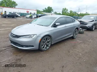 2016 Chrysler 200 S z VIN 1C3CCCBB2GN125376, wystawiony jako IAAI lot #42330845 z przebiegiem 183 126 mil mil oraz . Historia ofert i sprzedaży dostępna na DreamBid. Obrazek 2.