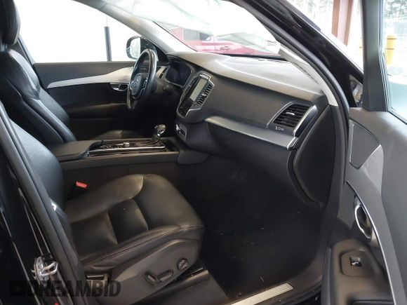 2018 Volvo XC90 Momentum with VIN YV4102PK2J1343506, listed as a IAAI auction lot 41763318 with 89,203 mi miles. Bid and sale history available at carsss.com. Image 5.