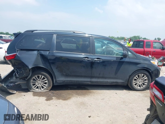 2016 Toyota Sienna XLE z VIN 5TDYK3DC5GS703586, wystawiony jako IAAI lot #42323587 z przebiegiem 127 640 mil mil oraz . Historia ofert i sprzedaży dostępna na DreamBid. Obrazek 13.