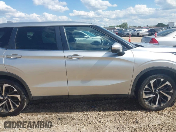 2022 Mitsubishi Outlander SE z VIN JA4J3UA82NZ021498, wystawiony jako IAAI lot #42015884 z przebiegiem 73 420 mil mil oraz . Historia ofert i sprzedaży dostępna na DreamBid. Obrazek 13.