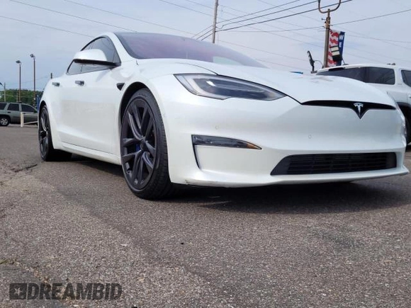 2022 Tesla Model S z VIN 5YJSA1E56NF472017, wystawiony jako Copart lot #67321925 z przebiegiem 59 665 mil mil oraz Czysty tytuł • Clean title. Historia ofert i sprzedaży dostępna na DreamBid. Obrazek 1.