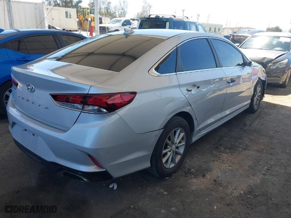 2018 Hyundai Sonata SE with VIN 5NPE24AFXJH620272, listed as a IAAI auction lot 41866385 with 42,606 mi miles. Bid and sale history available at carsss.com. Image 4.