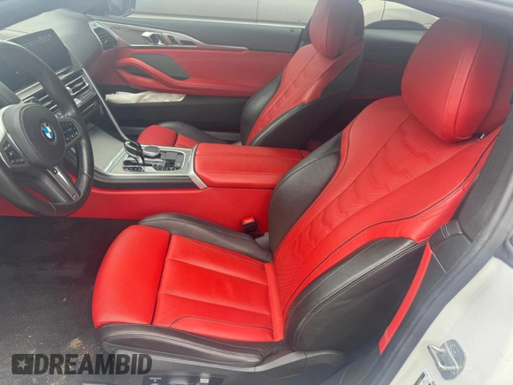 2019 BMW 8 Series M850i xDrive z VIN WBABC4C57KBJ35771, wystawiony jako Copart lot #59172615 z przebiegiem 68 270 mil mil oraz Tytuł czysty. Historia ofert i sprzedaży dostępna na DreamBid. Obrazek 9.