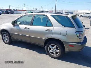 2002 Lexus RX 300 with VIN JTJHF10U920257684, listed as a IAAI auction lot 42088761 with 275,621 mi miles. Bid and sale history available at carsss.com. Image 3.