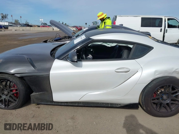 2021 Toyota Supra 3.0 with VIN WZ1DB0C09MW039777, listed as a IAAI auction lot 41915469 with 43,956 mi miles and . Bid and sale history available at DreamBid. Image 14.