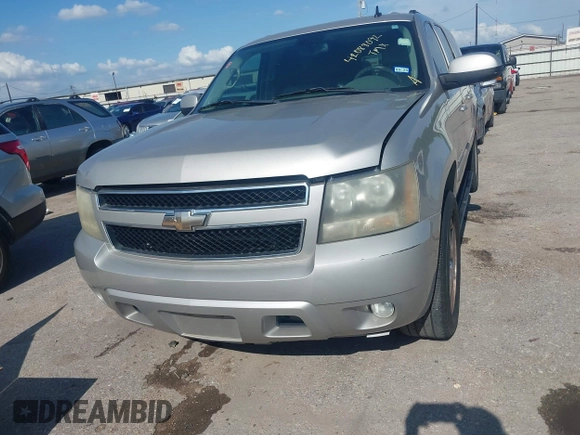 2008 Chevrolet Suburban LT w/2LT with VIN 3GNFC16038G299755, listed as a IAAI auction lot 42088092 with 141,876 mi miles. Bid and sale history available at carsss.com. Image 6.