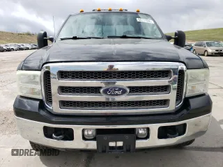 2005 Ford F-350 XL с VIN 1FTWW31P25EA36689, выставлен на аукционе Copart как лот 54117095 с пробегом 230 370 миль миль и Списание • Salvage title. История ставок и продаж доступна на DreamBid. Изображение 5.