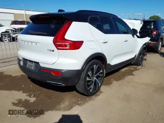 2019 Volvo XC40 Momentum with VIN YV4162XZ4K2006682, listed as a IAAI auction lot 40348423 with 65,301 mi miles and . Bid and sale history available at carsss.com. Image 4.