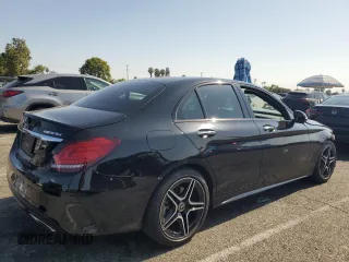 2019 Mercedes-Benz C 300 z VIN 55SWF8DB6KU300132, wystawiony jako Copart lot #62847335 z przebiegiem 82 533 mil mil oraz Szkoda całkowita • Salvage title. Historia ofert i sprzedaży dostępna na DreamBid. Obrazek 3.