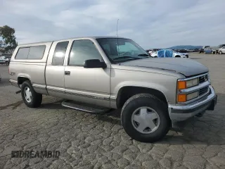 1998 Chevrolet Silverado 1500 with VIN 1GCEK19R1WE171942, listed as a Copart auction lot 46476505 with 219,527 mi miles and Salvage Title. Bid and sale history available at DreamBid. Image 4.