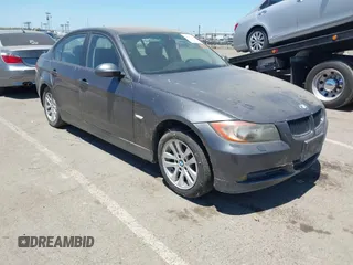 2007 BMW 3 Series 328i z VIN WBAVC53557FZ70528, wystawiony jako IAAI lot #42544037 z przebiegiem Nie podano mil oraz . Historia ofert i sprzedaży dostępna na DreamBid. Obrazek 1.