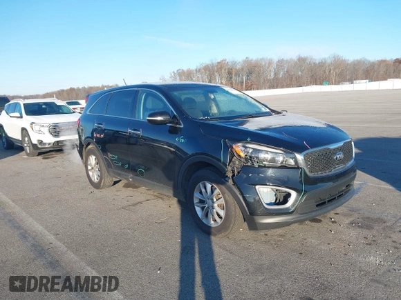 2018 Kia Sorento LX with VIN 5XYPG4A34JG431818, listed as a IAAI auction lot 40997995 with 141,886 mi miles. Bid and sale history available at carsss.com. Image 1.