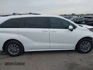 2024 Toyota Sienna LE with VIN 5TDBRKEC8RS224544, listed as a IAAI auction lot 41006017 with 958 mi miles. Bid and sale history available at carsss.com. Image 13.