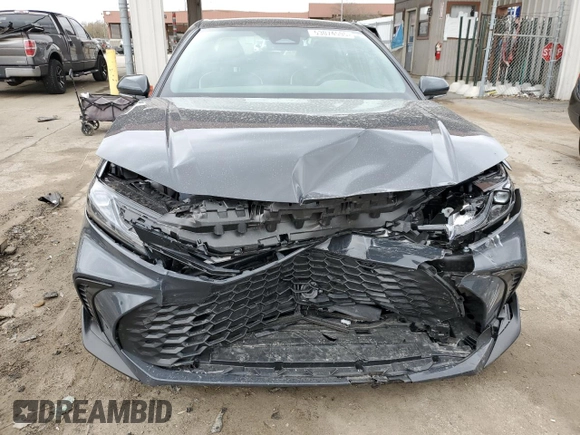 2025 Toyota Camry LE z VIN 4T1DAACK6SU027261, wystawiony jako Copart lot #53074595 z przebiegiem 9 774 mil mil oraz Szkoda całkowita • Salvage title. Historia ofert i sprzedaży dostępna na DreamBid. Obrazek 5.