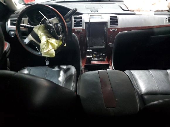 2007 Cadillac Escalade z VIN 1GYFK63867R418507, wystawiony jako Copart lot #50168735 z przebiegiem 215 287 mil mil oraz Szkody całkowita. Historia ofert i sprzedaży dostępna na DreamBid. Obrazek 8.