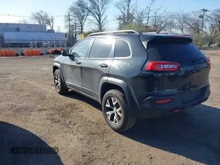 2014 Jeep Cherokee Trailhawk with VIN 1C4PJMBS5EW280598, listed as a IAAI auction lot 42079597 with 171,564 mi miles. Bid and sale history available at carsss.com. Image 3.