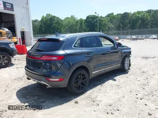 2015 Lincoln MKC z VIN 5LMCJ1A95FUJ18259, wystawiony jako IAAI lot #42294839 z przebiegiem 188 224 mil mil oraz . Historia ofert i sprzedaży dostępna na DreamBid. Obrazek 4.