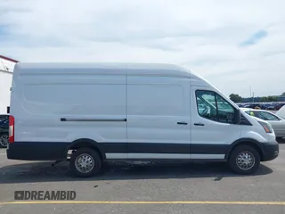2023 Ford Transit Cargo z VIN 1FTBR3U86PKA69175, wystawiony jako IAAI lot #42520049 z przebiegiem 50 866 mil mil oraz . Historia ofert i sprzedaży dostępna na DreamBid. Obrazek 13.
