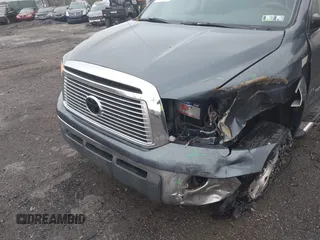 2008 Toyota Tundra z VIN 5TFBV54148X071912, wystawiony jako IAAI lot #42209379 z przebiegiem 261 492 mil mil oraz . Historia ofert i sprzedaży dostępna na DreamBid. Obrazek 18.