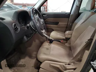 2014 Jeep Patriot Latitude z VIN 1C4NJRFB8ED647617, wystawiony jako Copart lot #53063505 z przebiegiem 139 132 mil mil oraz Szkoda całkowita • Salvage title. Historia ofert i sprzedaży dostępna na DreamBid. Obrazek 7.