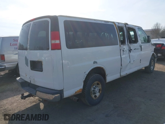 2007 Chevrolet Express Passenger z VIN 1GAHG39U571200083, wystawiony jako IAAI lot #41763512 z przebiegiem 288 421 mil mil oraz . Historia ofert i sprzedaży dostępna na DreamBid. Obrazek 4.
