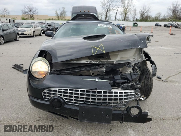 2003 Ford Thunderbird Deluxe z VIN 1FAHP60AX3Y101570, wystawiony jako Copart lot #51546865 z przebiegiem 108 736 mil mil oraz Szkoda całkowita • Salvage title. Historia ofert i sprzedaży dostępna na DreamBid. Obrazek 5.
