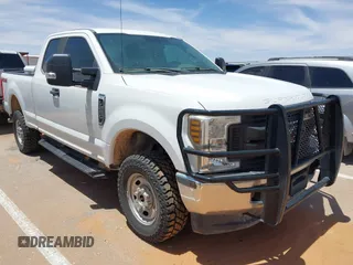2018 Ford F-250 XL z VIN 1FT7X2B67JEB92352, wystawiony jako IAAI lot #42256817 z przebiegiem 152 951 mil mil oraz . Historia ofert i sprzedaży dostępna na DreamBid. Obrazek 1.