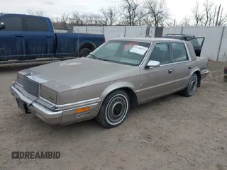 1988 Chrysler New Yorker z VIN 1C3BU6639JD209916, wystawiony jako IAAI lot #41744173 z przebiegiem 143 379 mil mil oraz . Historia ofert i sprzedaży dostępna na DreamBid. Obrazek 2.