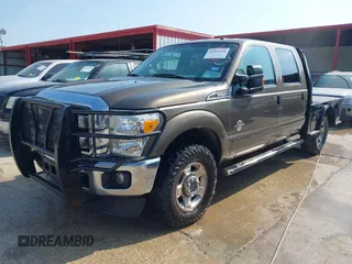 2015 Ford F-250 Lariat z VIN 1FT7W2BT8FED53078, wystawiony jako IAAI lot #41957641 z przebiegiem 305 396 mil mil oraz . Historia ofert i sprzedaży dostępna na DreamBid. Obrazek 20.