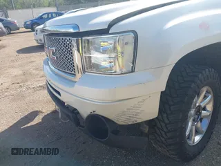 2010 GMC Sierra 1500 Denali z VIN 3GTRKXE26AG222270, wystawiony jako IAAI lot #41974112 z przebiegiem 166 366 mil mil oraz . Historia ofert i sprzedaży dostępna na DreamBid. Obrazek 19.