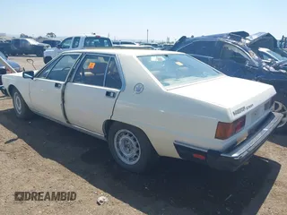 1985 Maserati Quattroporte z VIN ZAMBC1103FA305124, wystawiony jako IAAI lot #42164927 z przebiegiem 117 000 mil mil oraz . Historia ofert i sprzedaży dostępna na DreamBid. Obrazek 3.