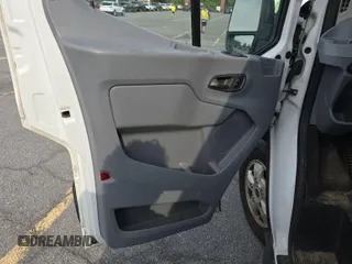 2018 Ford Transit z VIN 1FTYR1YGXJKB43964, wystawiony jako IAAI lot #42815010 z przebiegiem 118 564 mil mil oraz . Historia ofert i sprzedaży dostępna na DreamBid. Obrazek 12.