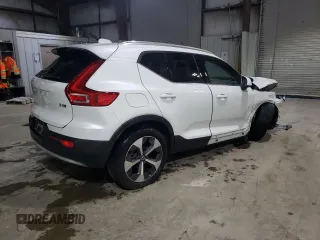2023 Volvo XC40 Plus Bright Theme with VIN YV4L12UN0P2932870, listed as a Copart auction lot 82543304 with 21,024 mi miles and Salvage Title. Bid and sale history available at DreamBid. Image 3.