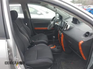 2005 Scion xA z VIN JTKKT604350106657, wystawiony jako IAAI lot #42100228 z przebiegiem 120 800 mil mil oraz . Historia ofert i sprzedaży dostępna na DreamBid. Obrazek 5.