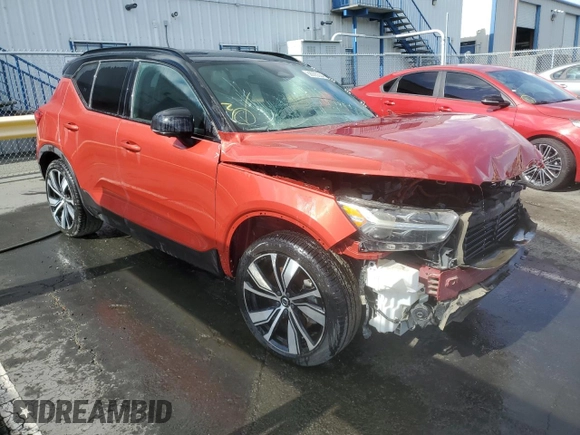 2022 Volvo XC40 Twin Plus z VIN YV4ED3UR4N2717241, wystawiony jako Copart lot #68005304 z przebiegiem Nie podano mil oraz Szkoda całkowita • Salvage title. Historia ofert i sprzedaży dostępna na DreamBid. Obrazek 4.