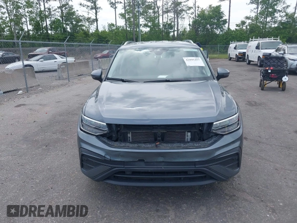 2024 Volkswagen Tiguan SE with VIN 3VV3B7AX8RM134486, listed as a IAAI auction lot 42095457 with 21,295 mi miles and . Bid and sale history available at DreamBid. Image 12.