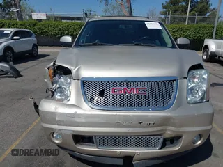 2013 GMC Yukon XL Denali with VIN 1GKS2MEF2DR244780, listed as a IAAI auction lot 41994097 with 65,477 mi miles. Bid and sale history available at carsss.com. Image 12.