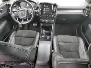 2019 Volvo XC40 Momentum z VIN YV4162XZ1K2009216, wystawiony jako Copart lot #87921575 z przebiegiem 46 527 mil mil oraz Nie do naprawy • Non repairable. Historia ofert i sprzedaży dostępna na DreamBid. Obrazek 8.