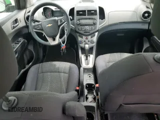 2015 Chevrolet Sonic LT z VIN 1G1JC5SH2F4145840, wystawiony jako Copart lot #56779335 z przebiegiem 101 521 mil mil oraz Czysty tytuł • Clean title. Historia ofert i sprzedaży dostępna na DreamBid. Obrazek 8.