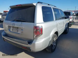 2008 Honda Pilot EX-L with VIN 5FNYF28598B025067, listed as a IAAI auction lot 41638109 with 200,093 mi miles. Bid and sale history available at carsss.com. Image 4.